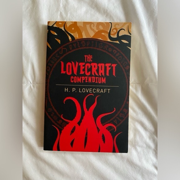 Vintage book bundle | The Lovecraft Compendium, The Great Gatsby, and Emma - Picture 4 of 5
